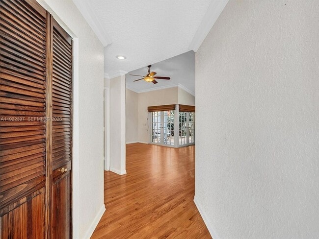 Building Photo - 1361 Cottonwood Cir