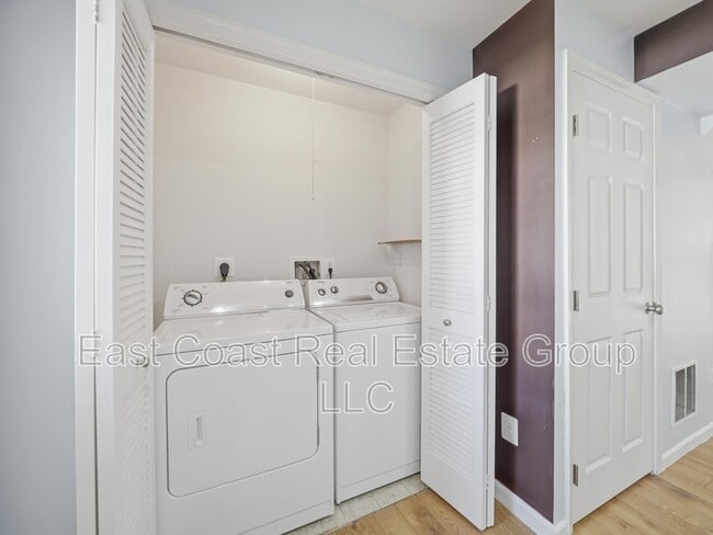 Building Photo - 1247 Mare St