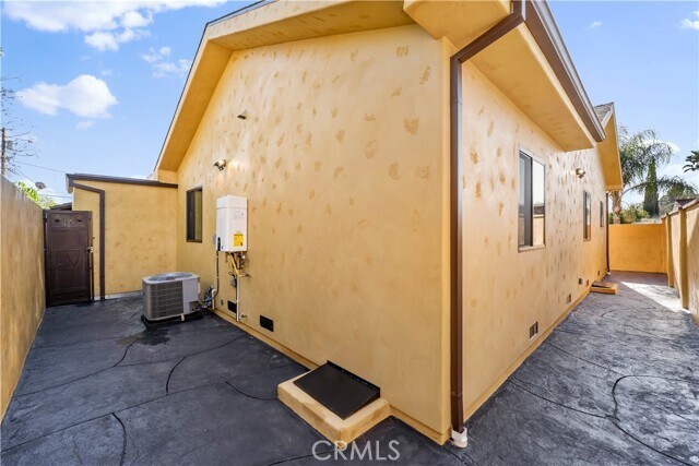 Building Photo - 13249 Kagel Canyon St