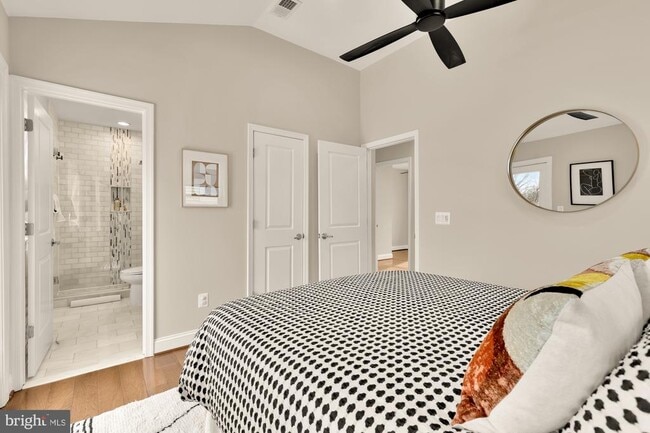 Building Photo - 2228 Kearny St NE