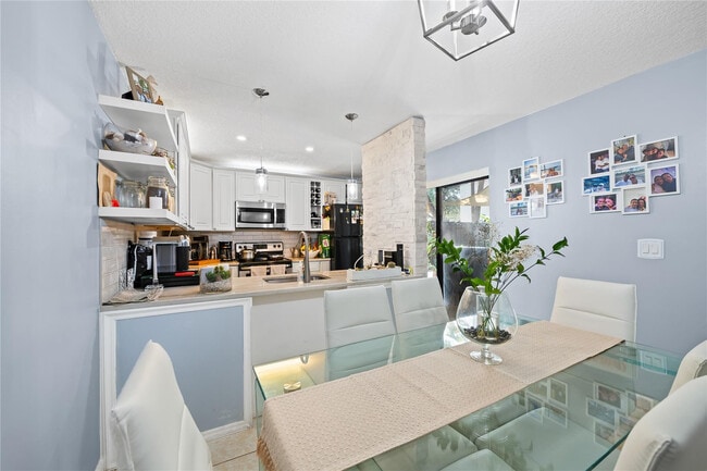 Building Photo - 3387 Cocoplum Cir