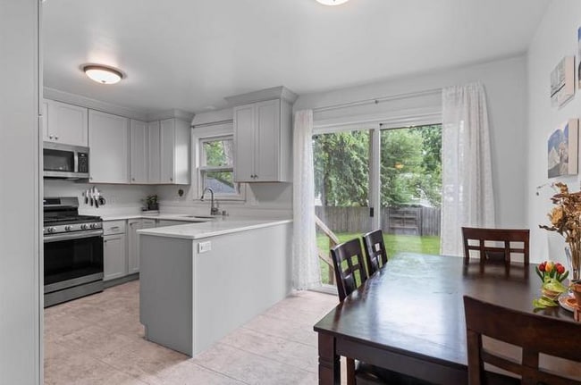 Building Photo - 2830 Moland St