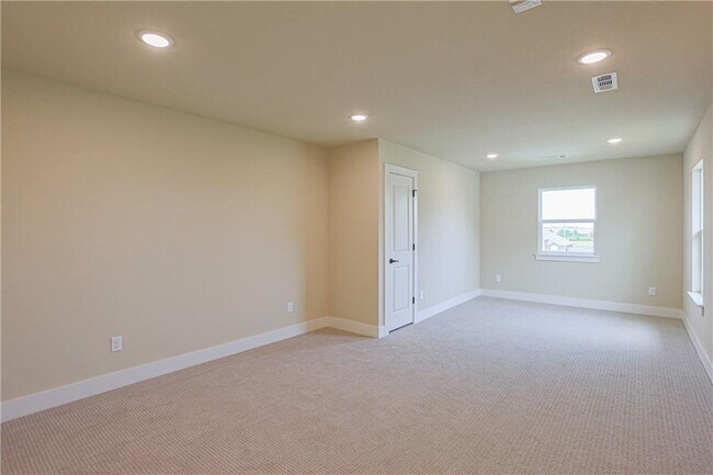 Building Photo - 970 Moksha St