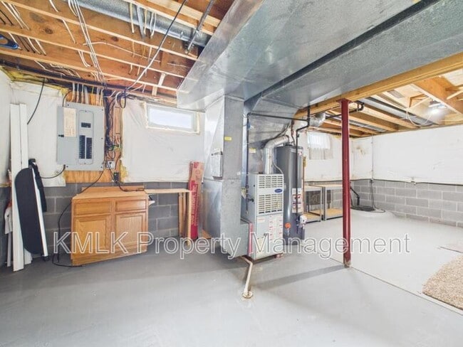 Building Photo - 411 Treeview Dr