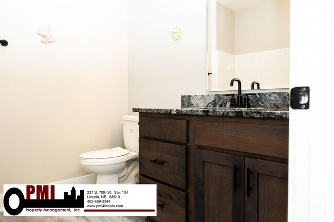 Building Photo - 5 Bedroom and 3 Bathroom House