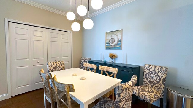 Building Photo - Gated Community, 3/2, Just Minutes to Beach!