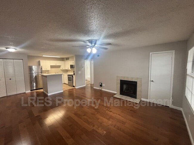 Building Photo - 390 Lake Placid Ct