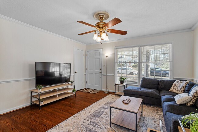 Building Photo - Charming 3 Bed, 2 Bath on Ward Street, Close to Universities