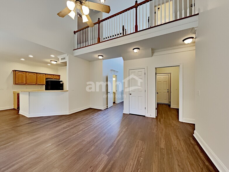 Building Photo - 5125 Macarthur Ave