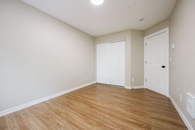 Building Photo - 117 SE 129th Ave