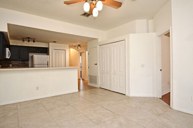 Building Photo - 692 Seabrook Ct