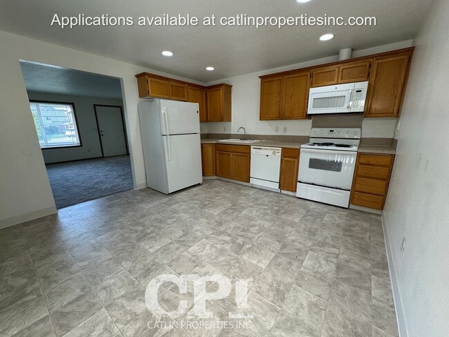 Building Photo - Lexington Area - Holiday Special - 1/2 OFF First Month's Rent!!