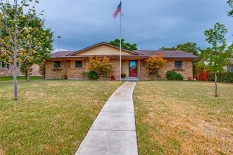 Building Photo - 1308 Grinnell Dr