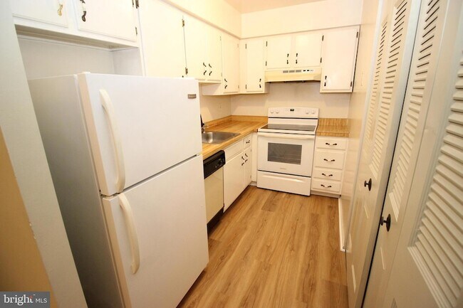 Building Photo - 2046 Jason Dr