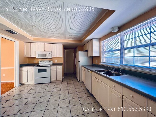 Building Photo - 5913 Sir Henry Rd