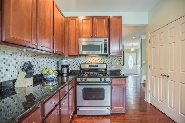 Building Photo - 216 Westbrook Dr