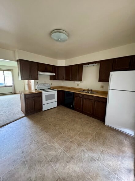 Kitchen - 505 Kerry Dr