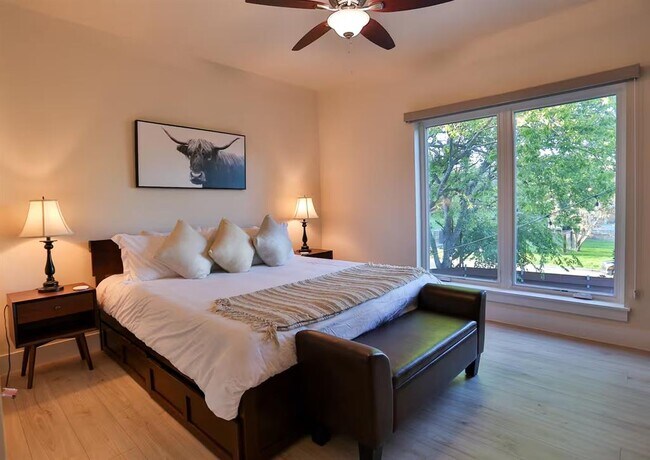 Building Photo - 2203 Thornton Rd