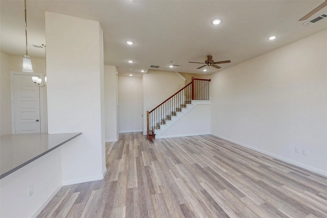 Building Photo - 4 Bath and 2.5 Bed Luxurious Townhome in Frisco!