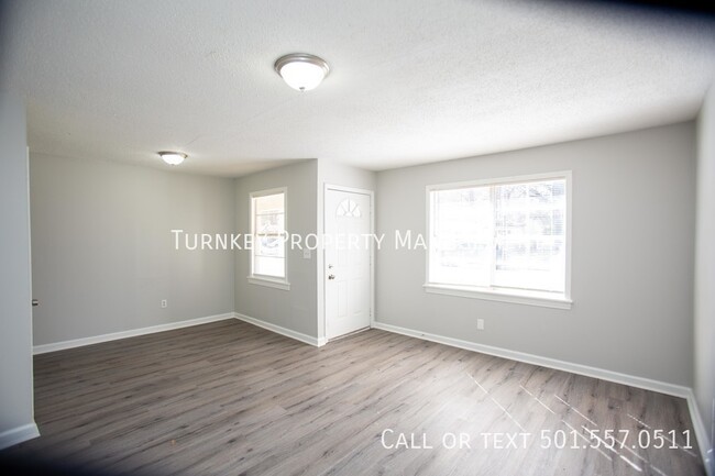 Building Photo - Move-in Special: 1/2 Off First Month Rent!...