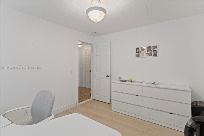 Building Photo - 5620 Lagoon Dr