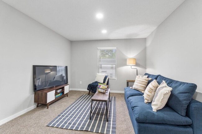 Building Photo - 382 N Franklin St