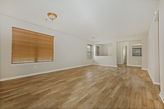 Building Photo - 1122 Americana Dr