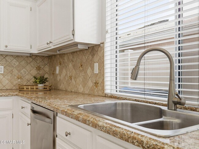 Building Photo - 1698 Ramona Dr