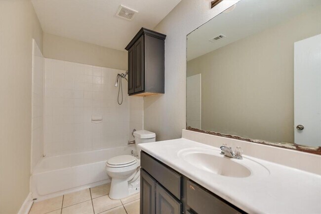 Building Photo - 3303 Barksdale Dr