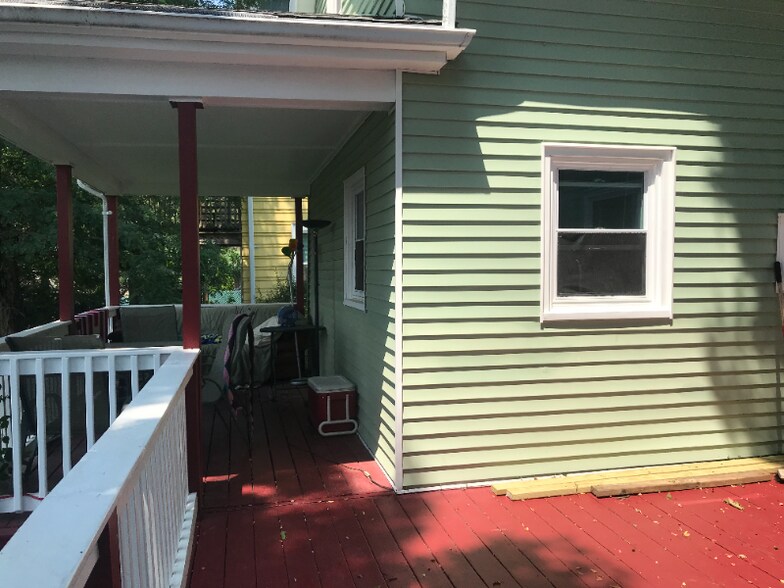 Building Photo - 16 Maplewood St