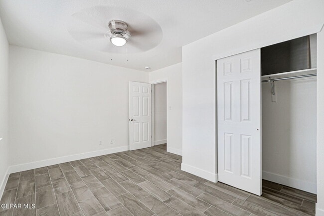 Building Photo - 7235 Royal Arms Dr