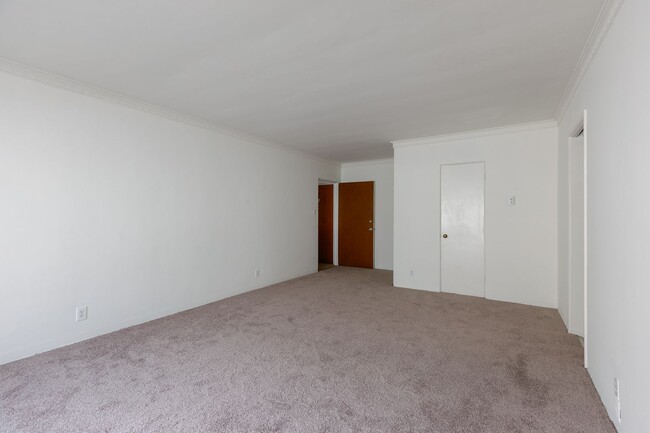 Building Photo - 4909 Coldwater Canyon Ave