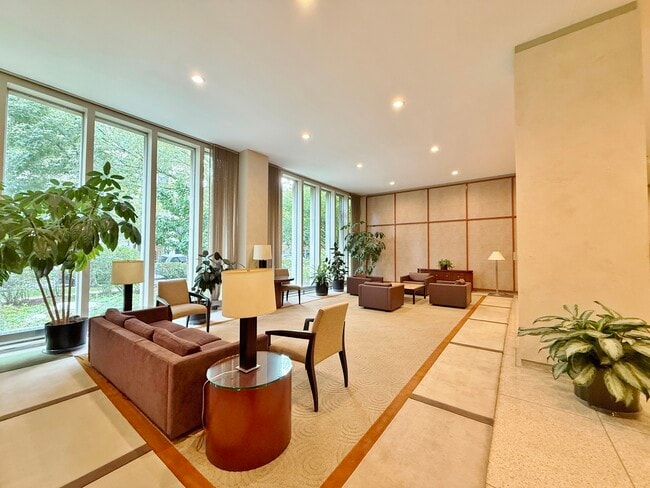 Building Photo - 3550 N Lake Shore Dr