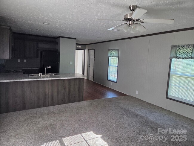 Building Photo - 105 Kimberly Cir