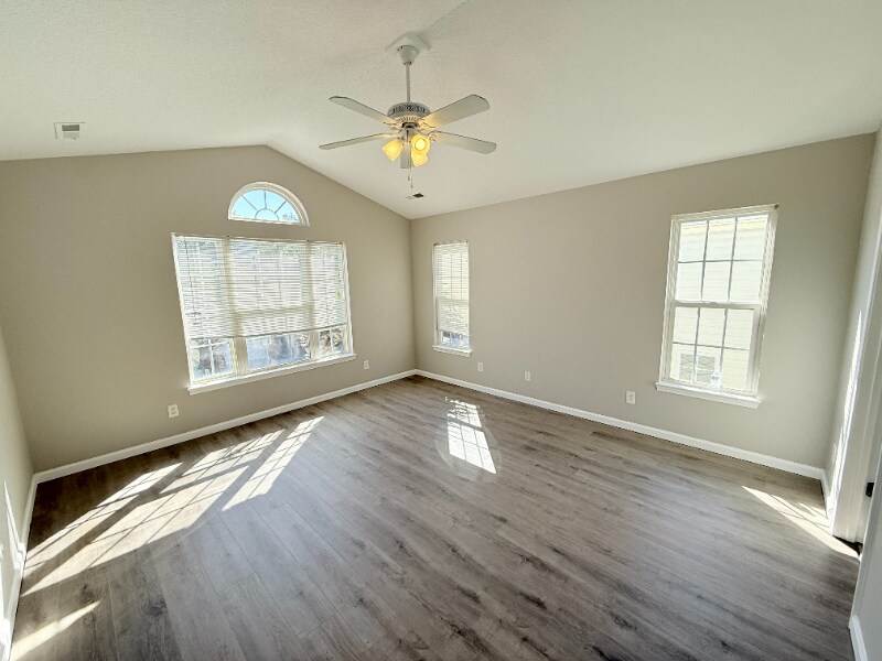 Building Photo - 510 Lake Shore Dr