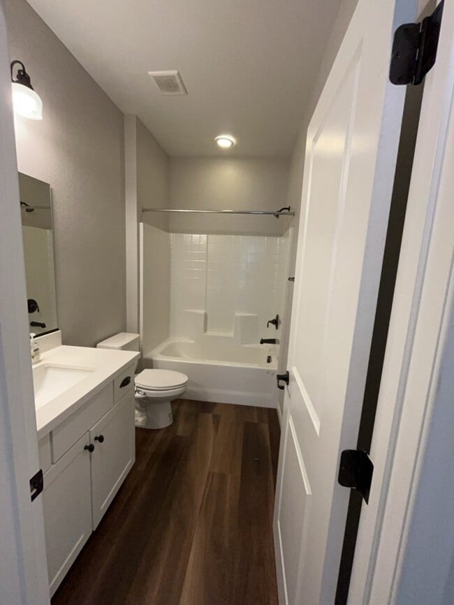 Building Photo - 2122 Bethesda Fountain Rd