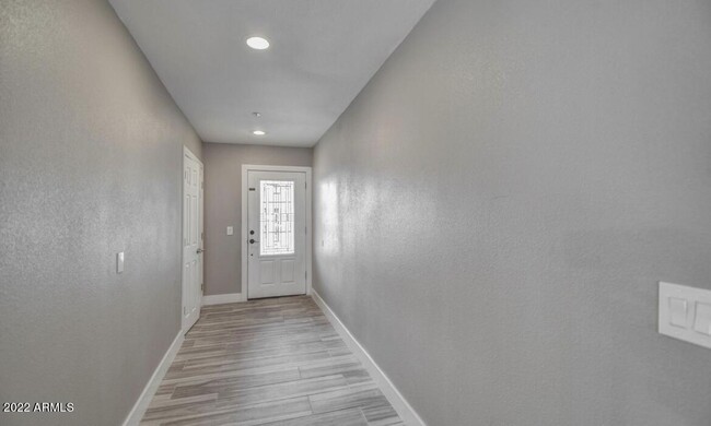 Building Photo - 10866 E Mercer Ln
