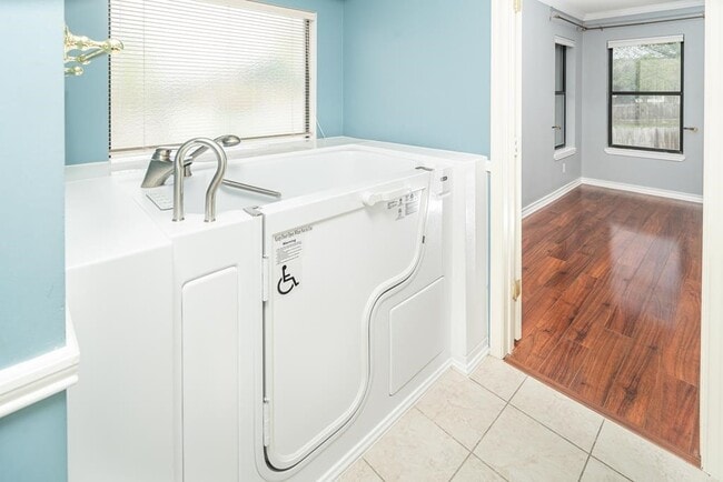 Building Photo - 108 Holly Hill Dr