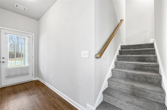Building Photo - 207 Finley Dr