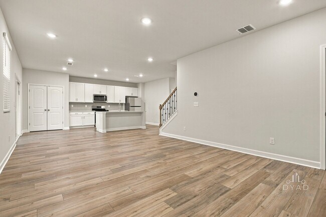 Building Photo - 163 E Millbrook Dr