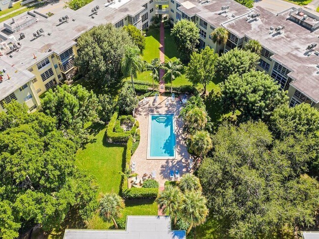 Building Photo - 1100 Ponce De Leon Cir
