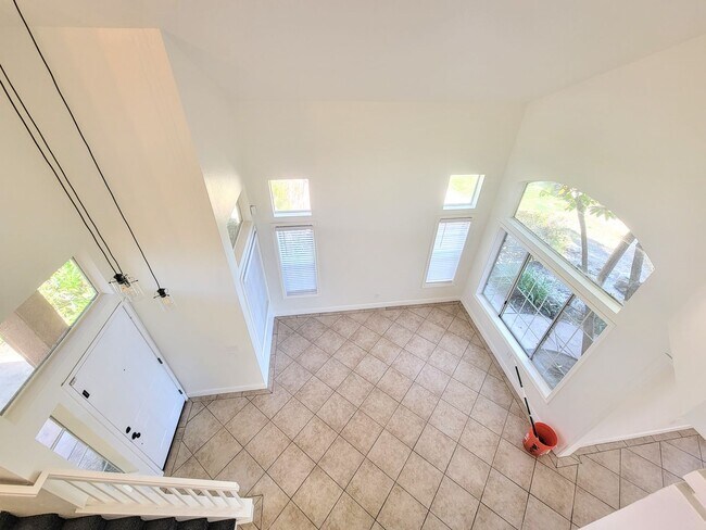 Building Photo - Gorgeous Paloma Del Sol Home - Newer paint...