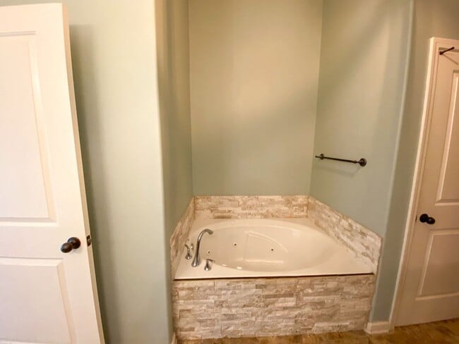Building Photo - 3 bedroom 2 bath with a Bonus room in Arli...