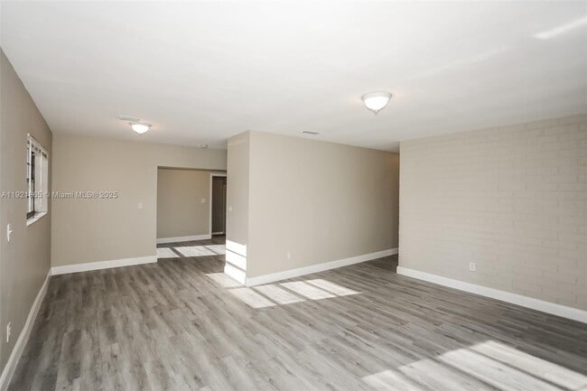 Building Photo - 5835 SW 117th Ave