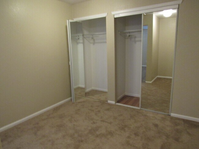 Building Photo - Spacious 4 bedroom plus loft in Brighton