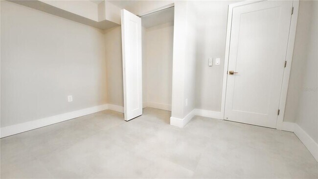 Building Photo - 5039 N Beach Rd