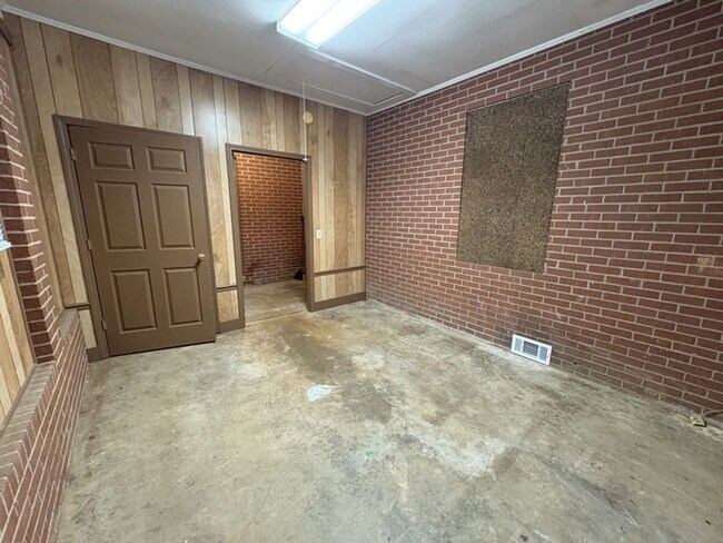 Building Photo - 650 Berkeley Dr