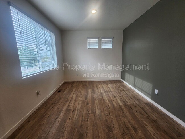 Building Photo - 508 Ledge St