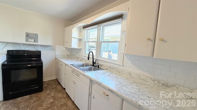 Building Photo - 216 Sylvania Ave