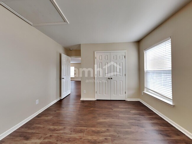 Building Photo - 3026 Crusades St